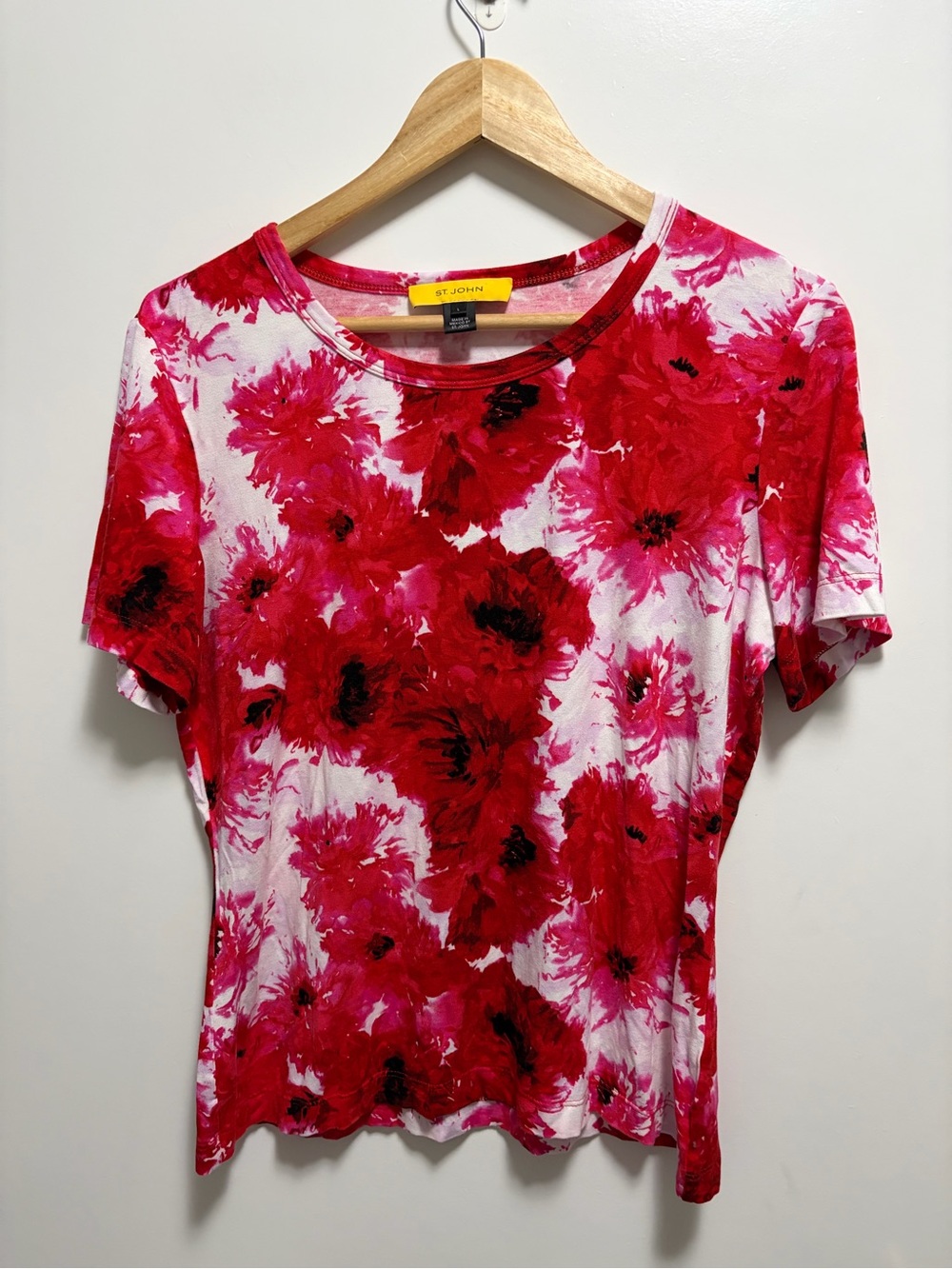 St. John Women’s Floral Red and Pink Short Sleeve Top Women’s Size Large